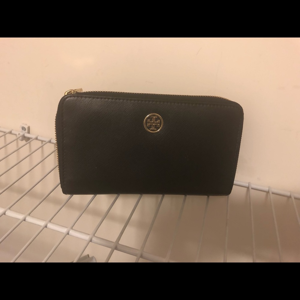 Very Nice Tory Burch wallet!